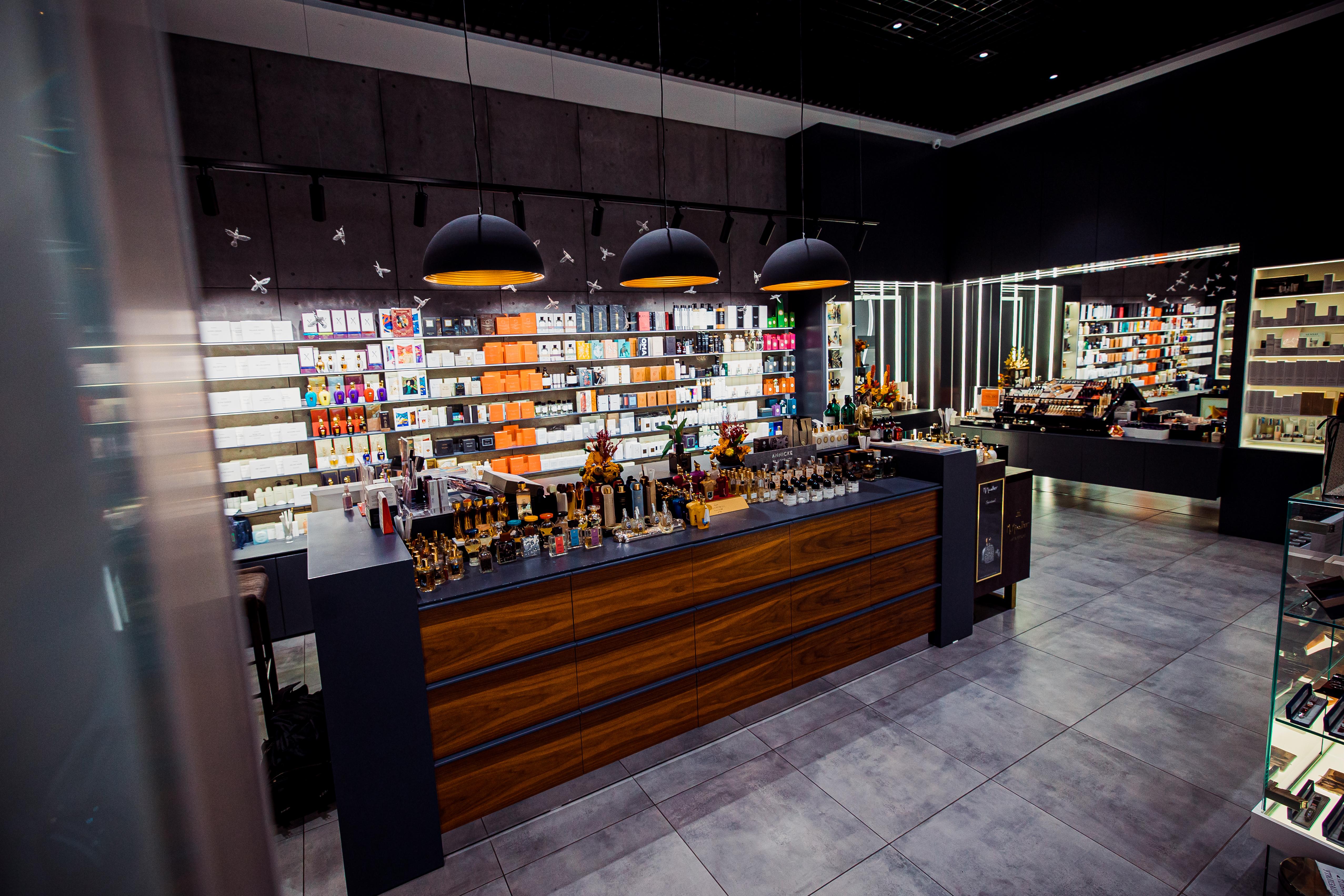 Київ, ТРЦ River Mall, 1 поверх (Дніпровська набережна, 12)